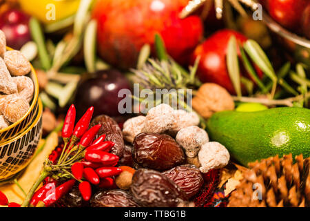 Cluse, saisonale Lebensmittel auf dekorierten Tisch Stockfoto