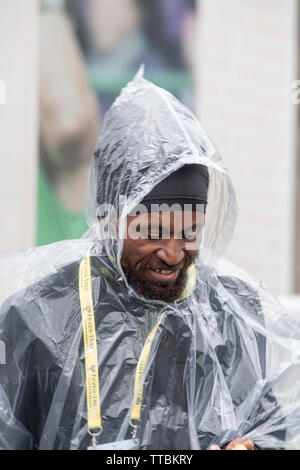 Die Queens Club, London, Großbritannien. 16. Juni 2019. Morgen Praxis Zeitplan am Fieber Baum Meisterschaften ist mit leichten Regen eingeschränkt. Credit: Malcolm Park/Alamy Leben Nachrichten. Stockfoto