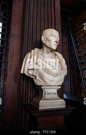 Erstaunlich, Bibliothek, die langen Raum, Trinity College, Dublin Stockfoto