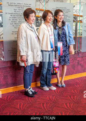 Japanische quilters für Foto bei Luther F. Carson vier Flüsse Zentrum im Frühjahr Stepp-show 2019 Paducah Kentucky USA posing Stockfoto