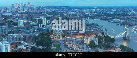 Mit einer nächtlichen Panoramablick auf London nach Osten, England, Vereinigtes Königreich Stockfoto