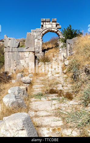 Die Türkei, die in der antiken Stadt Xanthos alte steinerne Tor der Stadt Fethiye. Stockfoto