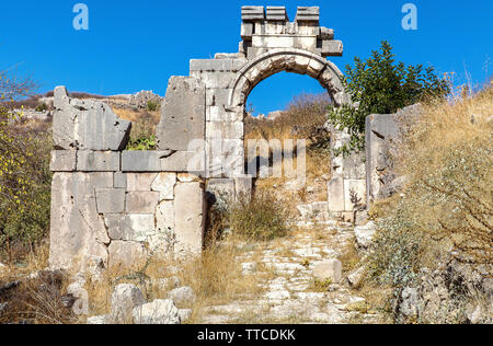 Die Türkei, die in der antiken Stadt Xanthos alte steinerne Tor der Stadt Fethiye. Stockfoto