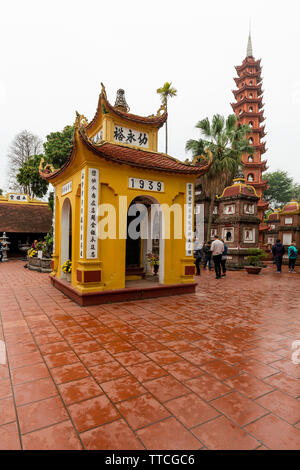 HANOI, VIETNAM - Februar 2019; Tran Quoc Pagode Stockfoto