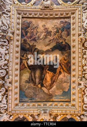 Italien, Venedig. Doge's Palace, Decke im Vorhof (Atrium) den Platz ist mit Stuck und Fresken von Veronese, Tintoretto und bassan eingerichtet Stockfoto