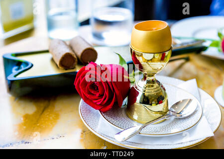 Kuchen & Blasen im Cafe Royal, London, UK Stockfoto