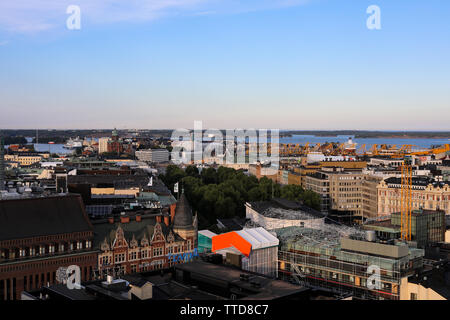 Luftaufnahme über Helsinki von Ateljee Bar an der Spitze der Hotel Torni Stockfoto