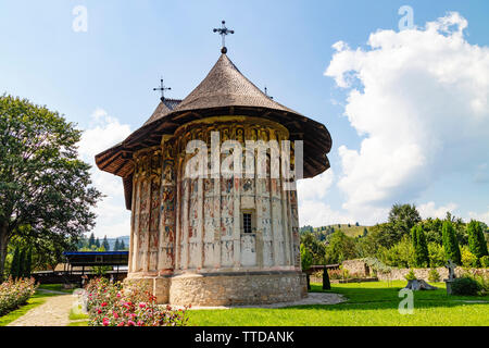 In der Bukowina, Rumänien - August 5th, 2018: Das Kloster Humor, eines der berühmten Klöster der Bukowina, Rumänien Stockfoto