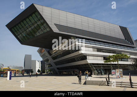 Bibliothek und Learning Center der Wirtschaftsuniversität Wien (Wirtschaftsuniversität Wien) durch die Zaha Hadid Architects (2013) in Wien, Österreich. Stockfoto