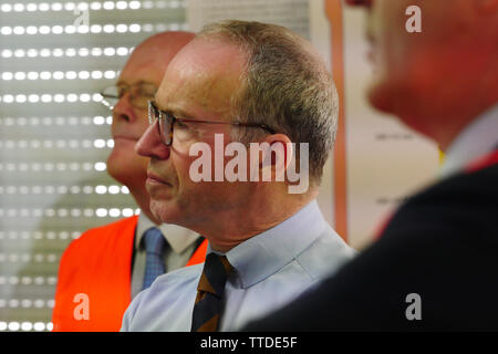 Pascal Mailhos, Pressekonferenz auf der Strecke Lyon-Turin (TAV) High-speed Railway tunnel Baustelle, La Porte Saint-Martin, Savoie, Auvergne-Rh ône-Alpes, Frankreich Stockfoto