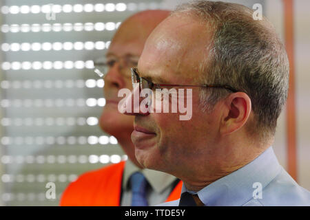 Pascal Mailhos, Pressekonferenz auf der Strecke Lyon-Turin (TAV) High-speed Railway tunnel Baustelle, La Porte Saint-Martin, Savoie, Auvergne-Rh ône-Alpes, Frankreich Stockfoto