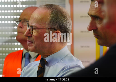 Pascal Mailhos, Pressekonferenz auf der Strecke Lyon-Turin (TAV) High-speed Railway tunnel Baustelle, La Porte Saint-Martin, Savoie, Auvergne-Rh ône-Alpes, Frankreich Stockfoto