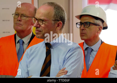 Pascal Mailhos, Pressekonferenz auf der Strecke Lyon-Turin (TAV) High-speed Railway tunnel Baustelle, La Porte Saint-Martin, Savoie, Auvergne-Rh ône-Alpes, Frankreich Stockfoto