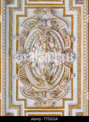 Bas-Relief in der Decke der Córdoba Moschee Kathedrale. Andalusien, Spanien. Stockfoto