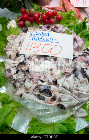 Seehecht Kinn oder Cococha auf Verkauf Fisch Abschaltdruck am Markt in San Sebastian, Spanien Stockfoto