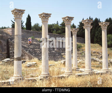 Korinthischen Säulen auf der mittleren Terrasse des Asklepieion, Plantini, Kos (Cos), die Dodekanes, Region südliche Ägäis, Griechenland Stockfoto