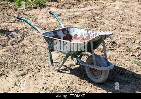 Trolley für Ordnung und Sauberkeit und die Bauarbeiten, vor Ort. Stockfoto