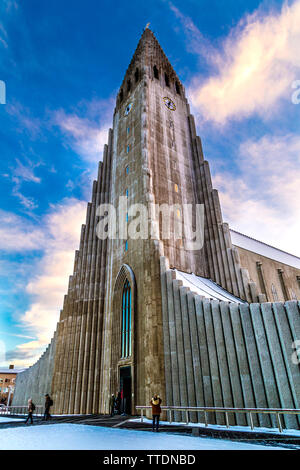 Die Hallgrímskirkja Kirche (Kirche Hallgrimskirkja) vom Architekten Guðjón Samúelsson in Reykjavík, Island Stockfoto