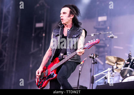 Simon Gallup, Bassist der Englischen Post-Punk-Band The Cure, die live auf der Bühne des Firenze Rocks Festival 2019 Stockfoto