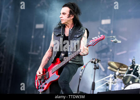 Simon Gallup, Bassist der Englischen Post-Punk-Band The Cure, die live auf der Bühne des Firenze Rocks Festival 2019 Stockfoto