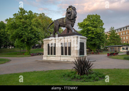 Maiwand-löwe. Forbury-gärten Reading Berkshire GROSSBRITANNIEN. Stockfoto