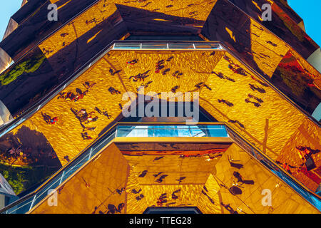 New York City/USA - Mai 27, 2019 Schiff (TKA). Treppen, lackierte Stahlrahmen, neues Wahrzeichen in Hudson Yards, NYC Stockfoto