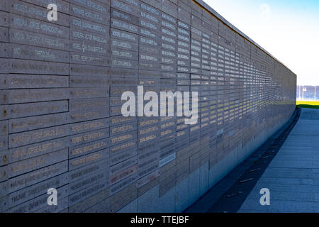 Wall in the Park of Memory. Befindet sich am Rio de la Plata in Buenos Aires City. Die Namen der Vermissten durch die letzte Diktatur in Argentinien. Stockfoto