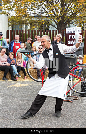 Jacques der französischen Kellner während der clunes Booktown Festival in den 1850er Gold mining Stadt Clunes in Victoria, Australien. Stockfoto