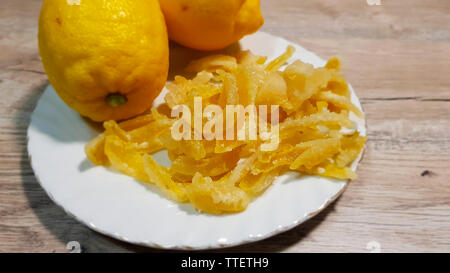 Zitronat mit Zitrone Obst, einem leckeren süßen Snacks. Hausgemachte italienische Küche Stockfoto