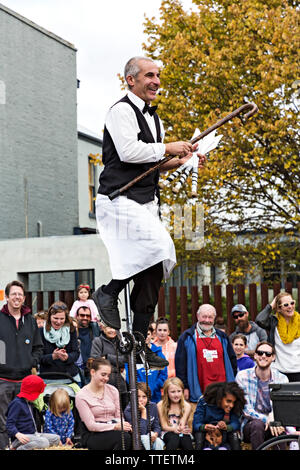 Jacques der französischen Kellner während der clunes Booktown Festival in den 1850er Gold mining Stadt Clunes in Victoria, Australien. Stockfoto