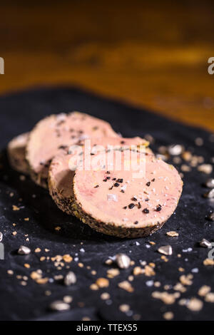 Foie gras auf einer Schiefertafel Nahaufnahme Stockfoto