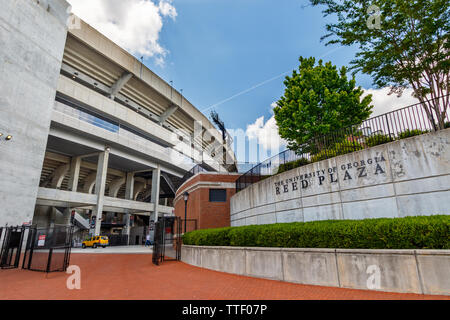 ATHENS, GA, USA - 3. Mai: Reed Plaza und Sanford Stadium am 3. Mai 2019 an der Universität von Georgia in Athens, Georgia. Stockfoto