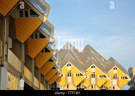 ROTTERDAM, Niederlande - 31. MAI 2019: Cube Häuser (Kijk Kubus), Architektur ungewöhnliche eckige cube Form Apartment Block Stockfoto