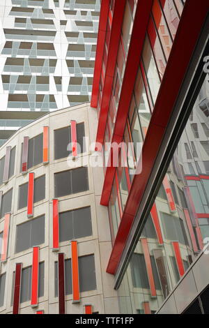 ROTTERDAM, Niederlande - 31. MAI 2019: Close-up auf modernen Gebäude entlang Mauritsweg Straße (in der Nähe von kruisplein) Stockfoto