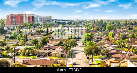 Panoramablick auf eine Nachbarschaft in Anaheim, Orange County, Kalifornien Stockfoto