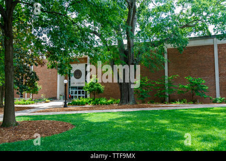 ATHENS, GA, USA - Mai 3: Alexander Campbell König Juristische Bibliothek am 3. Mai 2019 an der Universität von Georgia, North Campus in Athens, Georgia. Stockfoto