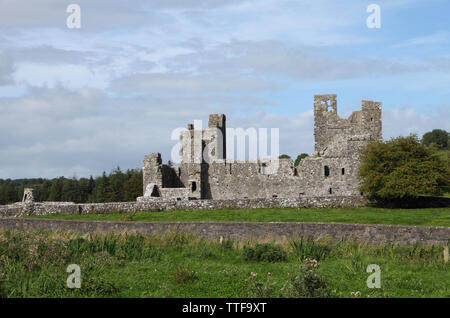 Die Ruinen der mittelalterlichen Fore Benediktinerabtei, als der Ort der Sieben Weltwunder, Fore, County Westmeath, Irland bekannt Stockfoto