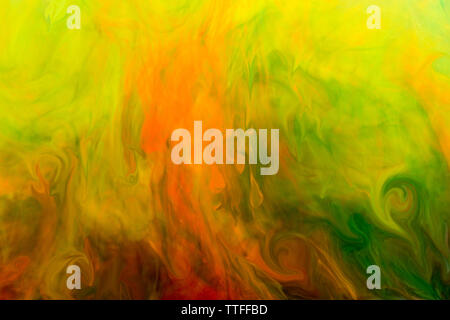 Farbiger Tinte in Wasser gelöst Stockfoto