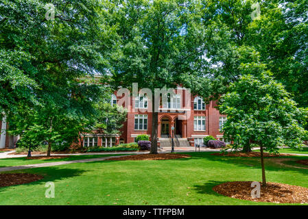 ATHENS, GA, USA - Mai 3: Terrell Halle am 3. Mai 2019 an der Universität von Georgia, North Campus in Athens, Georgia. Stockfoto