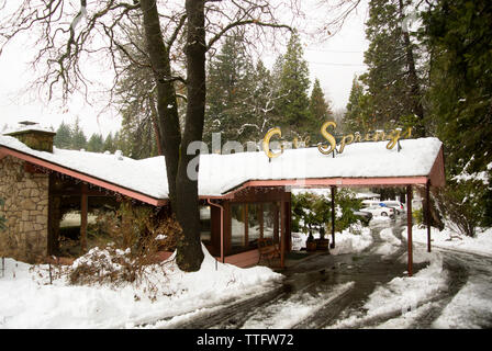 Eine alte timey Motel in Schnee bedeckt. Stockfoto