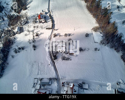 Schöne Panoramasicht Antenne drone Panorama zum Istebna - großes Dorf und der Sitz der Gmina Istebna, Cieszyn County im Schlesischen Woiwode Stockfoto