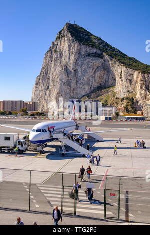 Gibraltar International Airport mit Passagiere von British Airways Flug von London aussteigen Stockfoto