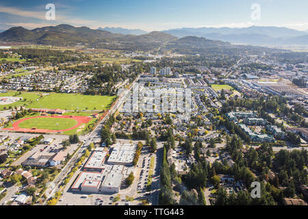 Luftaufnahme der Stadt von Abbotsford, Rotary Stadium, Liegensumas Berg Stockfoto