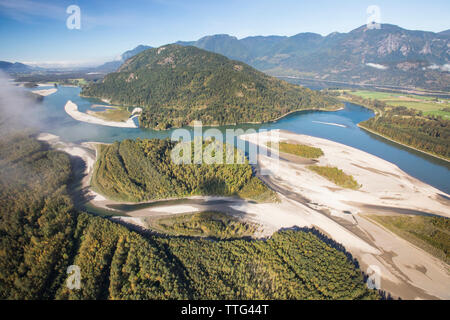 Luftaufnahme der Zusammenfluss von Harrison und Fraser Rivers Stockfoto