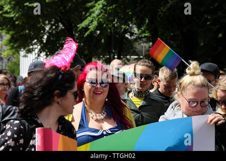 Helsinki Pride Parade auf Esplanadi in Helsinki, Finnland Stockfoto