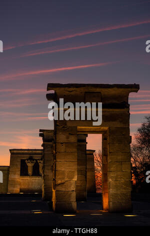 Schönen Sonnenuntergang nach der Templo de Debod Tempel in Madrid Stockfoto