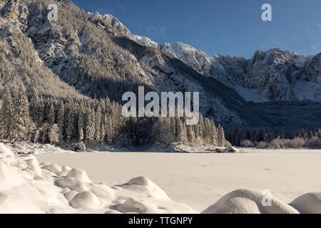 Fusine See im Winter. Tarvisio. Friaul-julisch Venetien, Italien Stockfoto