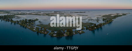 Marsh, Häuser, St. Clair River Estuary, Anchor Bay, Michigan Stockfoto