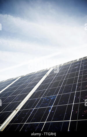 In der Nähe des Solar Panel gegen Sky Stockfoto