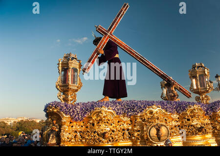 Heilige Woche. Bruderschaft des La O (Jesus Nazareno das Kreuz tragen). Sevilla. Region Andalusien. Spanien. Europa Stockfoto